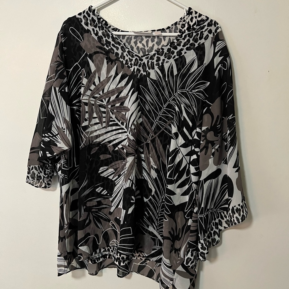 Belle by Kim Gravel . Two piece set. Leopard tank with animal overlay. Size XL
